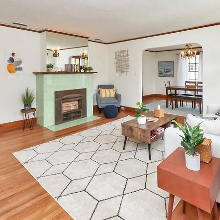 Stylish 3 Bedroom Home Close To Downtown Mobile Ngoại thất bức ảnh