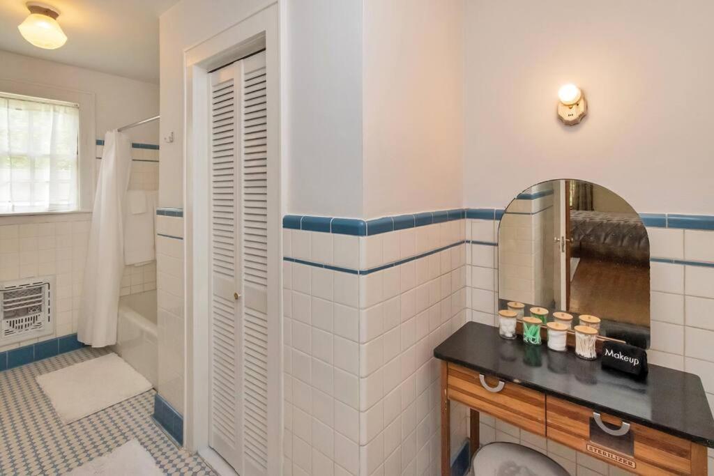 Stylish 3 Bedroom Home Close To Downtown Mobile Ngoại thất bức ảnh